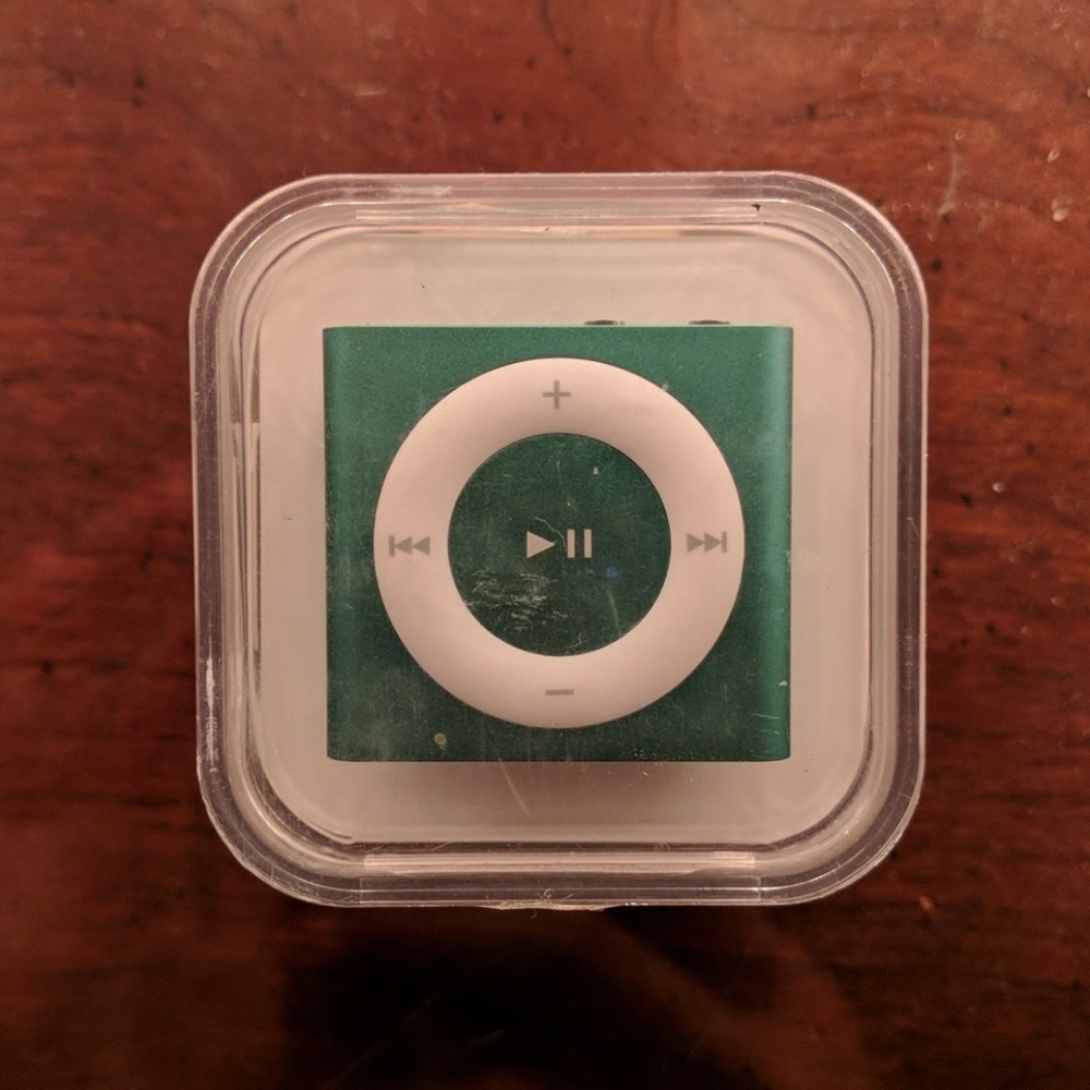 BRAND NEW 2GB iPod Shuffle (Green)